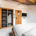 Boutique La Gorge מלון 3*